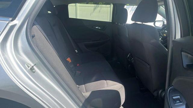 Photo of 2018 Silver Ice Metallic Chevrolet Malibu