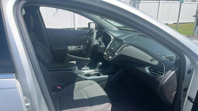Photo of 2018 Silver Ice Metallic Chevrolet Malibu
