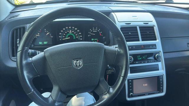 Photo of 2009 Brilliant Black Crystal Pearlcoat Dodge Journey