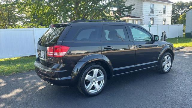 Photo of 2009 Brilliant Black Crystal Pearlcoat Dodge Journey