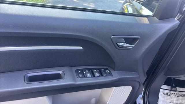 Photo of 2009 Brilliant Black Crystal Pearlcoat Dodge Journey