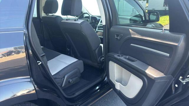 Photo of 2009 Brilliant Black Crystal Pearlcoat Dodge Journey