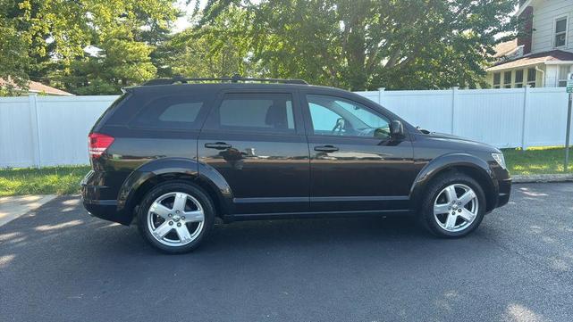 Photo of 2009 Brilliant Black Crystal Pearlcoat Dodge Journey