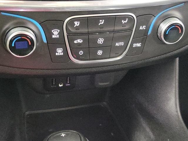 Photo of 2019 Summit White Chevrolet Traverse