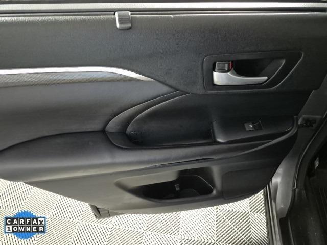 Photo of 2017 Predawn Gray Mica Toyota Highlander