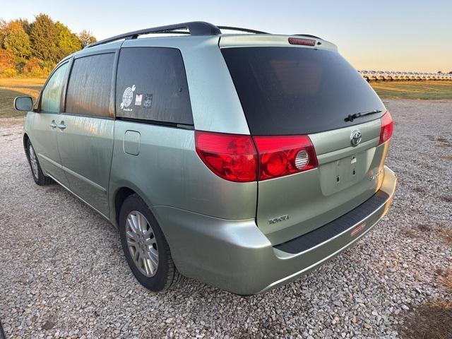 Photo of 2008 Silver Pine Mica Toyota Sienna