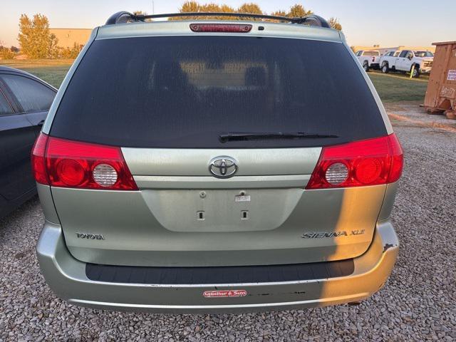 Photo of 2008 Silver Pine Mica Toyota Sienna