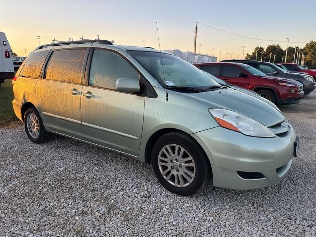Photo of 2008 Silver Pine Mica Toyota Sienna