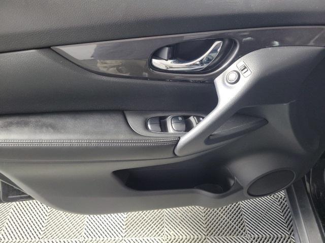 Photo of 2020 Magnetic Black Pearl Nissan Rogue