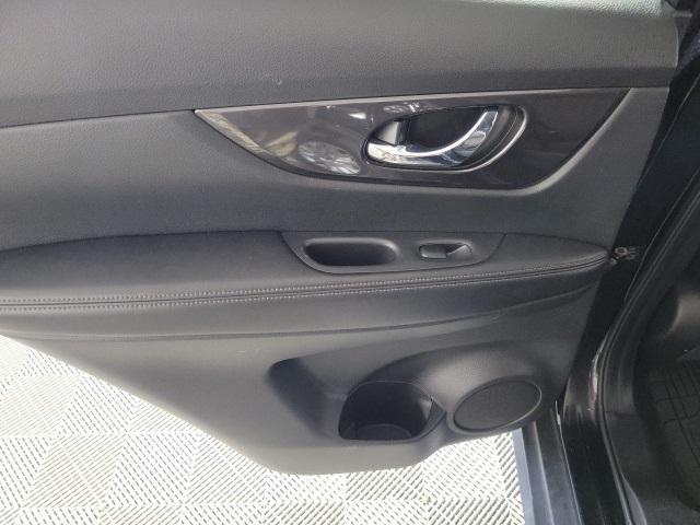 Photo of 2020 Magnetic Black Pearl Nissan Rogue