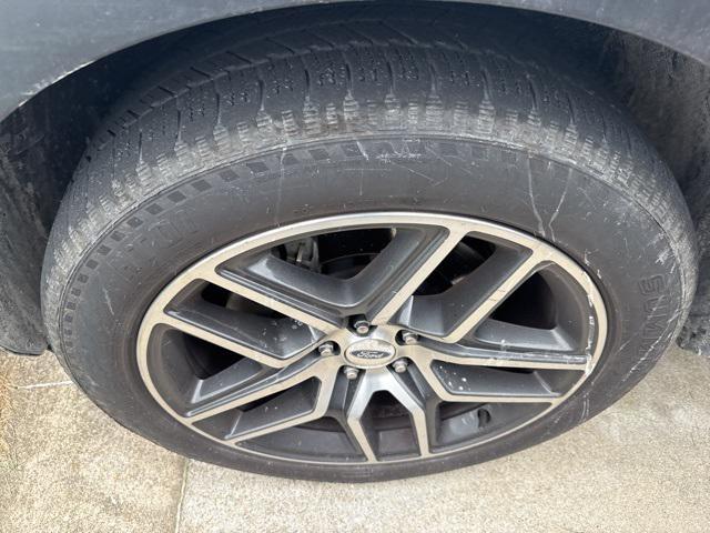 Photo of 2017 Ingot Silver Metallic Ford Explorer