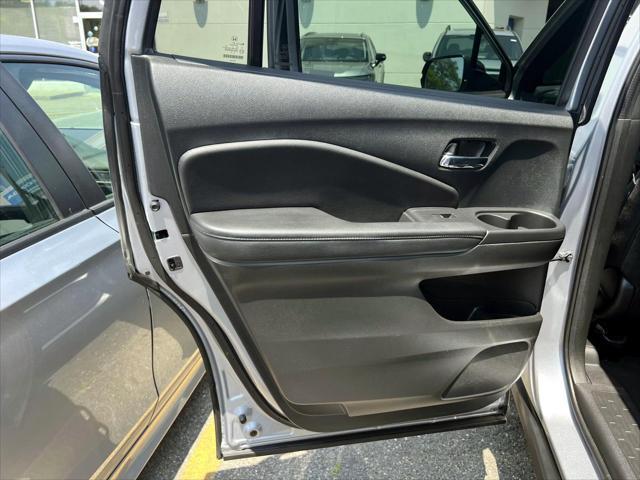Photo of 2022 Lunar Silver Metallic Honda Pilot