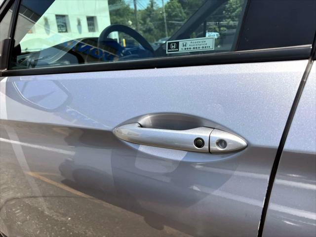 Photo of 2022 Lunar Silver Metallic Honda Pilot