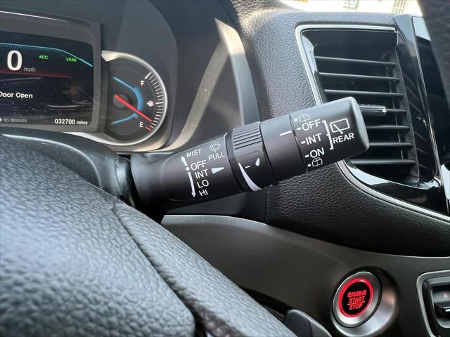 Photo of 2022 Lunar Silver Metallic Honda Pilot