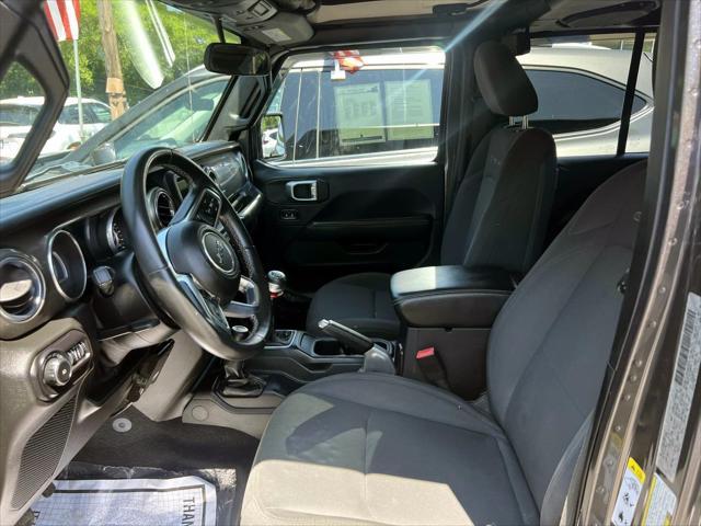 Photo of 2018 Granite Crystal Metallic Clearcoat Jeep Wrangler Unlimited