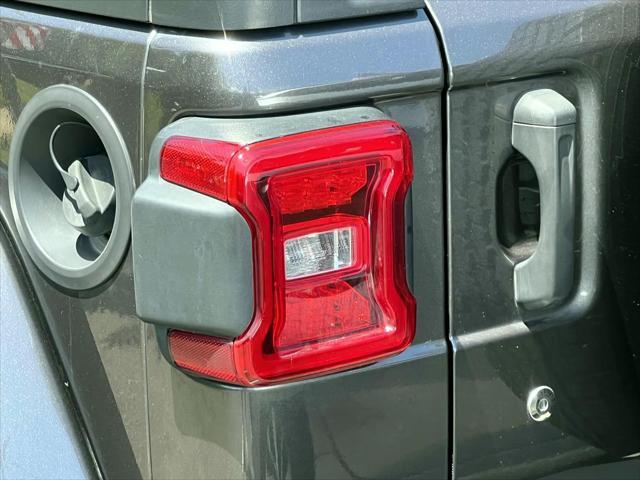 Photo of 2018 Granite Crystal Metallic Clearcoat Jeep Wrangler Unlimited
