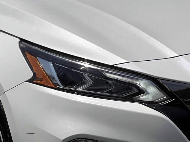 Photo of 2019 Pearl White Tricoat Nissan Altima