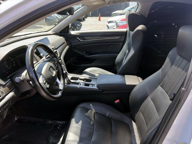 Photo of 2018 Platinum White Pearl Honda Accord