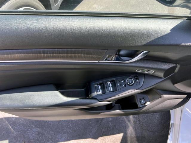 Photo of 2018 Platinum White Pearl Honda Accord