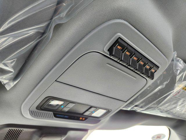Photo of 2025 Oxford White Ford F-250