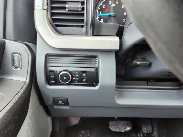Photo of 2025 Oxford White Ford F-250