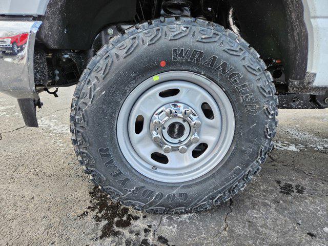 Photo of 2025 Oxford White Ford F-250