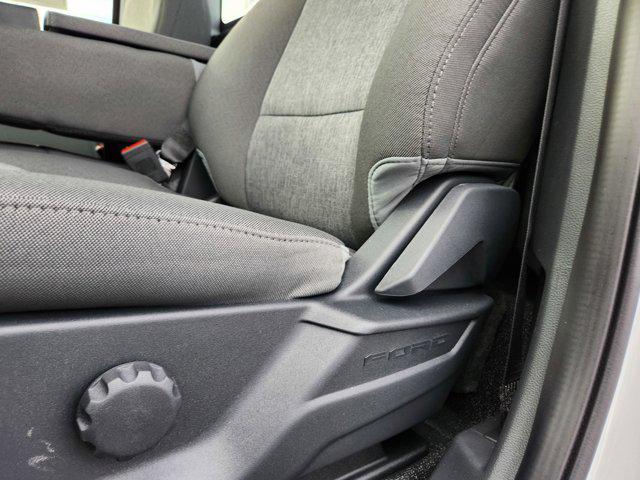 Photo of 2025 Oxford White Ford F-250