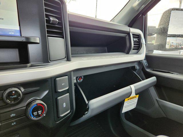 Photo of 2025 Oxford White Ford F-250