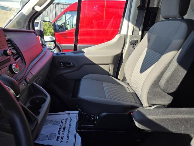 Photo of 2025 Oxford White Ford Transit-250