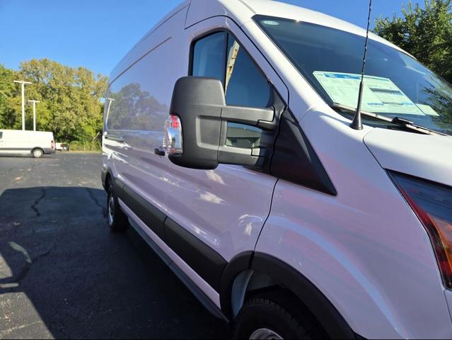 Photo of 2025 Oxford White Ford Transit-250
