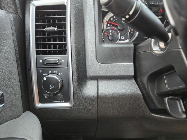 Photo of 2019 Brilliant Black Crystal Pearlcoat RAM 1500