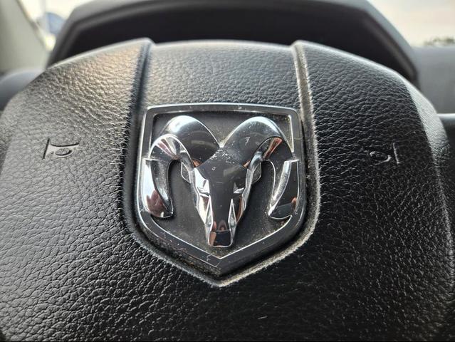Photo of 2019 Brilliant Black Crystal Pearlcoat RAM 1500