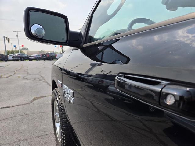 Photo of 2019 Brilliant Black Crystal Pearlcoat RAM 1500