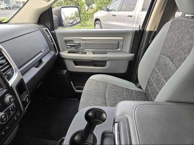 Photo of 2019 Brilliant Black Crystal Pearlcoat RAM 1500