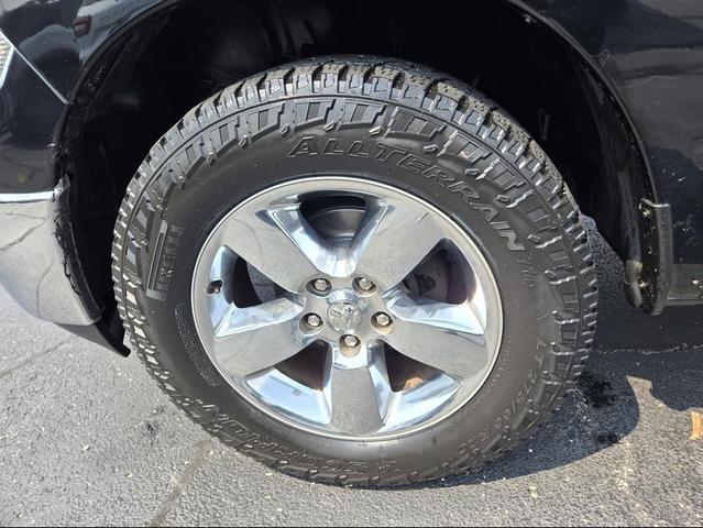 Photo of 2019 Brilliant Black Crystal Pearlcoat RAM 1500