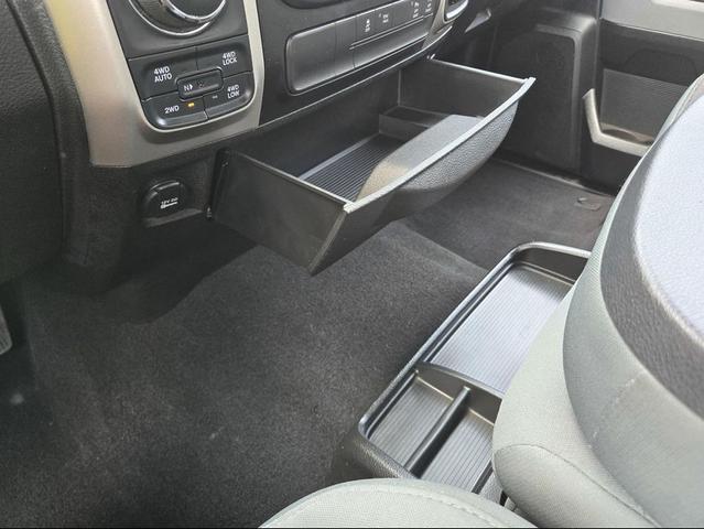 Photo of 2019 Brilliant Black Crystal Pearlcoat RAM 1500