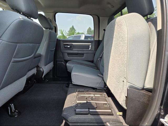 Photo of 2019 Brilliant Black Crystal Pearlcoat RAM 1500