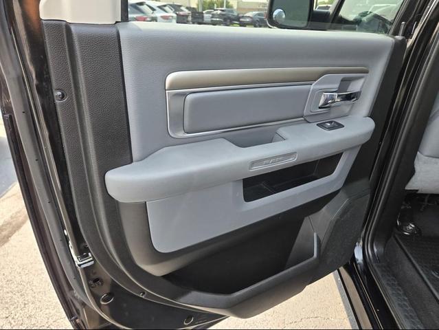 Photo of 2019 Brilliant Black Crystal Pearlcoat RAM 1500