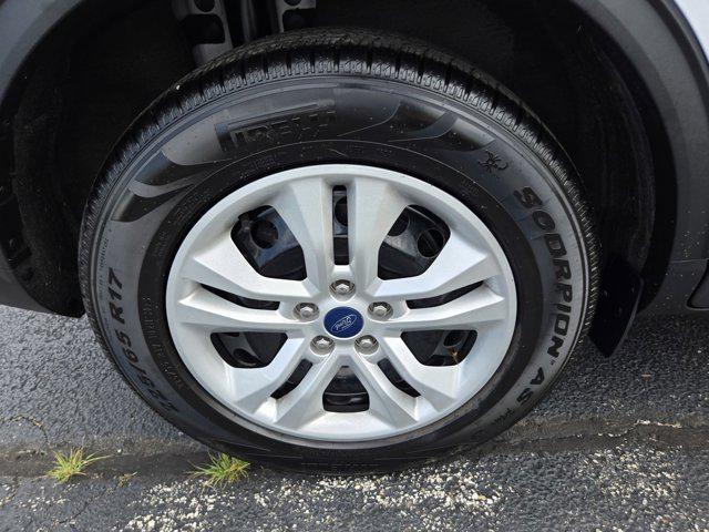 Photo of 2022 Oxford White Ford Escape