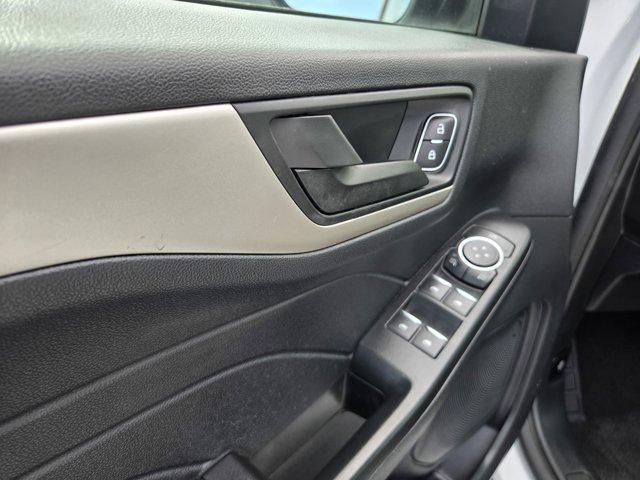 Photo of 2022 Oxford White Ford Escape