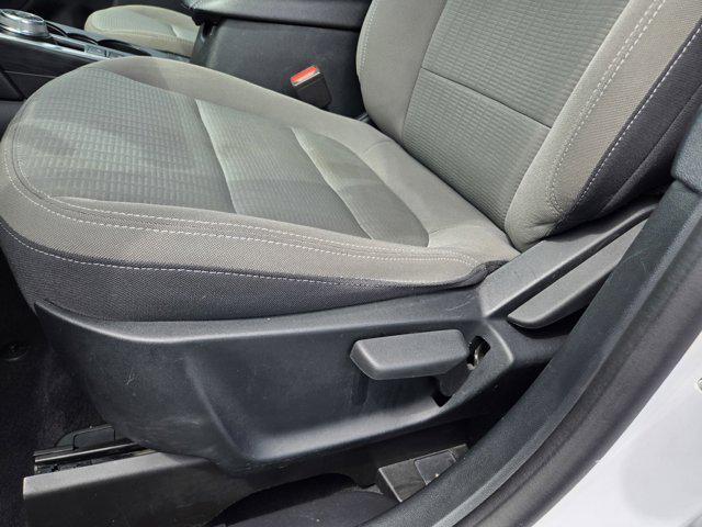 Photo of 2022 Oxford White Ford Escape