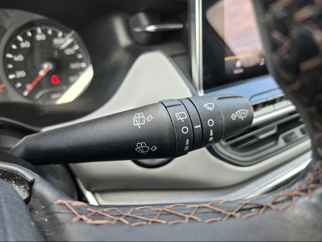 Photo of 2022 Bright White Clearcoat Jeep Compass
