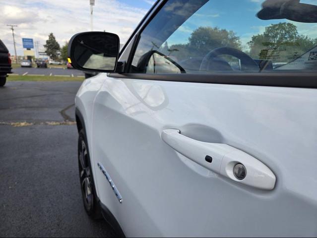 Photo of 2022 Bright White Clearcoat Jeep Compass