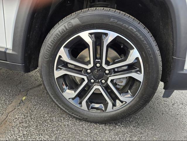 Photo of 2022 Bright White Clearcoat Jeep Compass