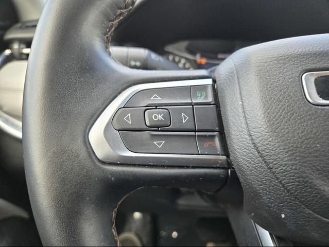 Photo of 2022 Bright White Clearcoat Jeep Compass
