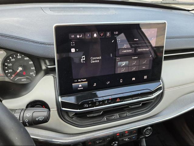Photo of 2022 Bright White Clearcoat Jeep Compass