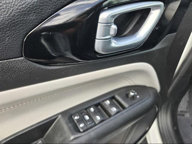 Photo of 2022 Bright White Clearcoat Jeep Compass