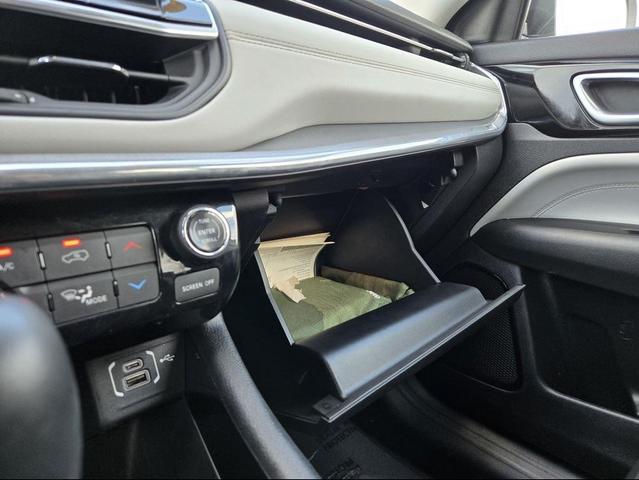 Photo of 2022 Bright White Clearcoat Jeep Compass