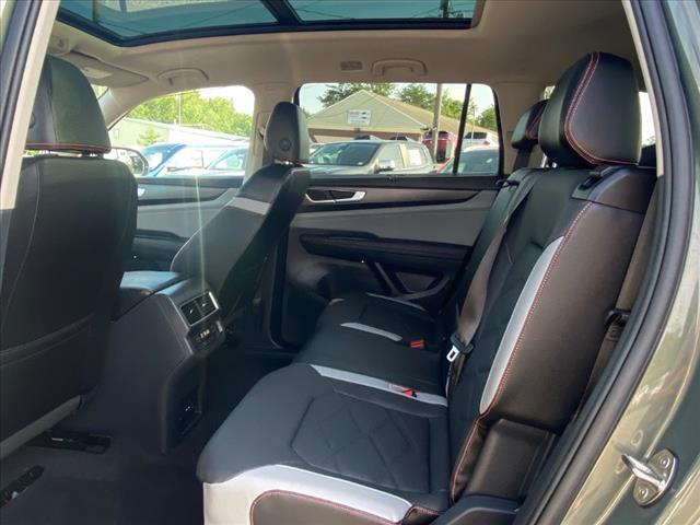 Photo of 2024 Avocado Green Pearl Volkswagen Atlas