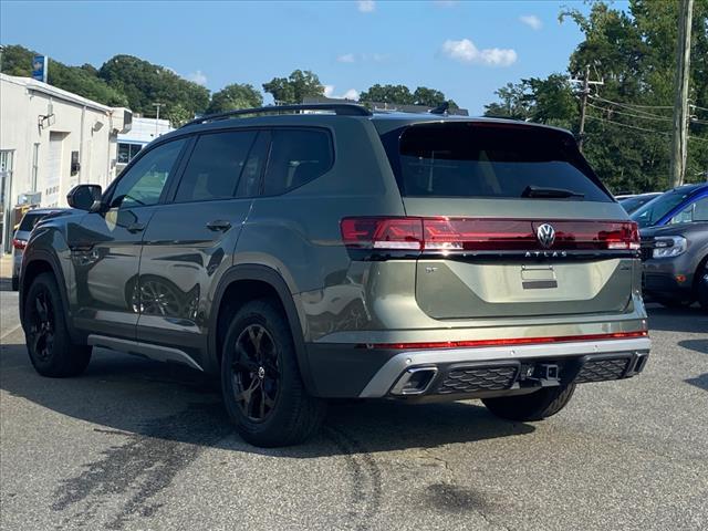 Photo of 2024 Avocado Green Pearl Volkswagen Atlas